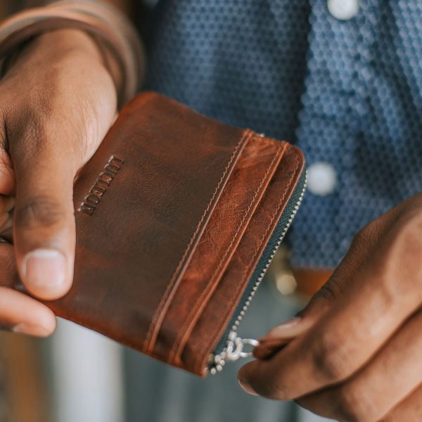 4 Expert Tips On How To Choose The Right Men’s Wallet